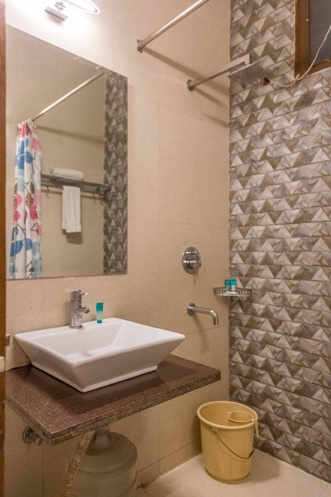 In Bb - 1 Private In 3 In Hauz Khas In Center Delhi New Delhi