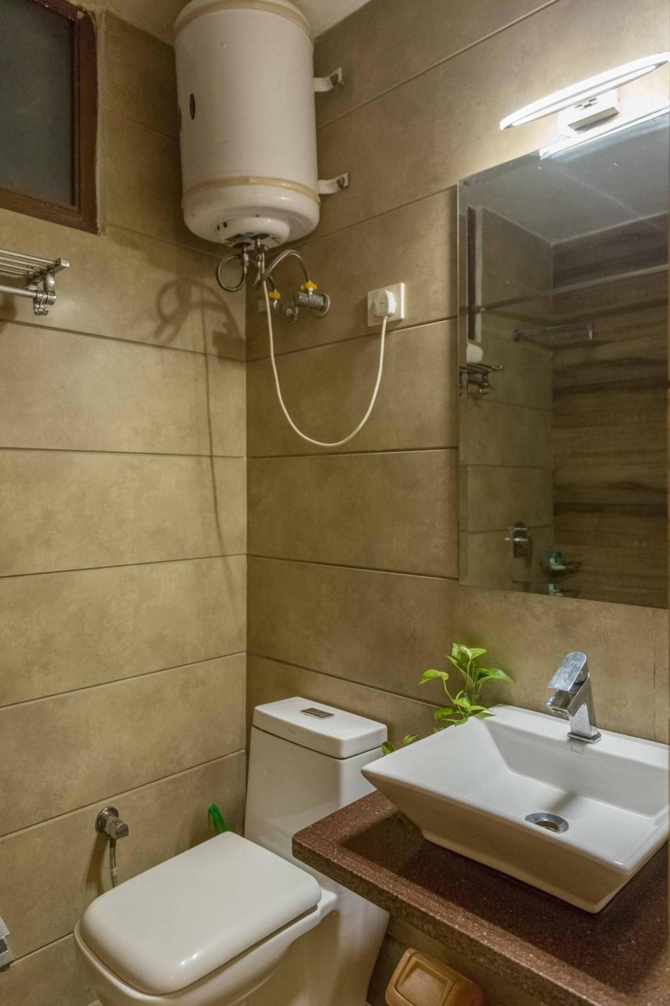 In Bb - 1 Private In 3 In Hauz Khas In Center Delhi * New Delhi